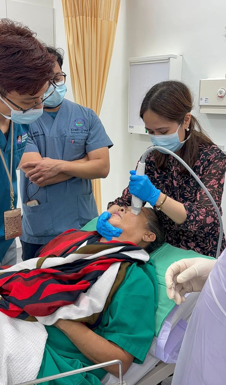 Hospital doctors, nurses and medical staff observing a live Dermablate treatment during a Monarch Medi Solutions training session